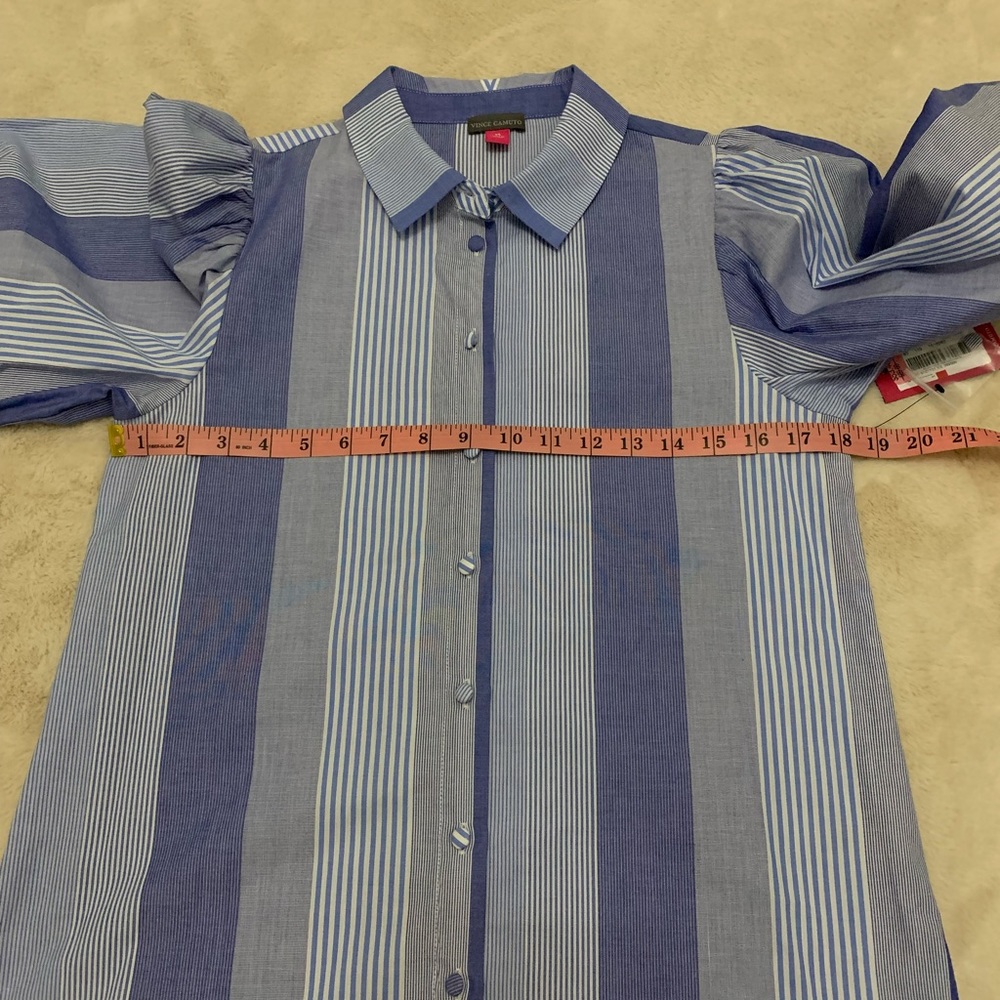 NWT Vince Camuto Button Down Top - Size XS - Picture 4 of 4